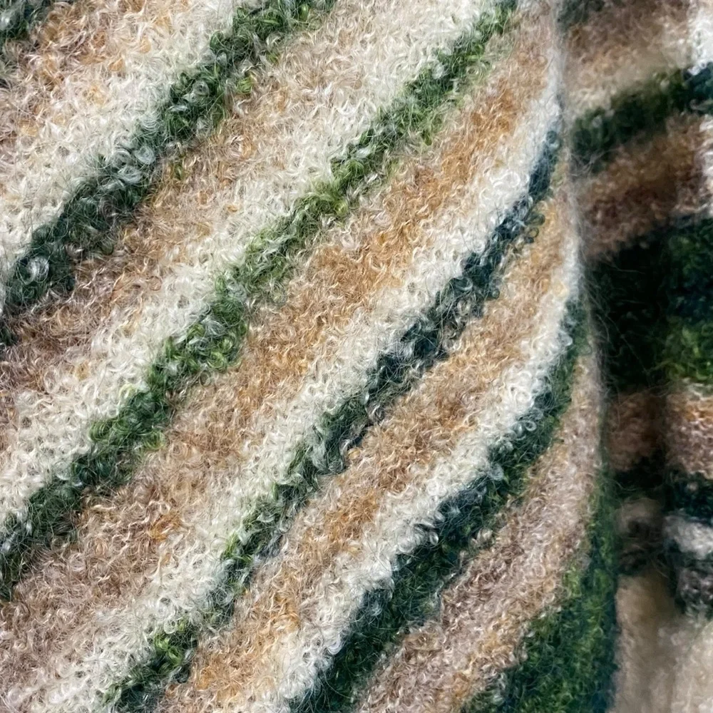 BREATHTAKING - EXTRAORDINARY DUAL FUNCTION PONCHO / SKIRT. 100% WOOL‎ -HANDMADE